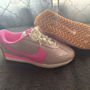 Women’s Nike shoes